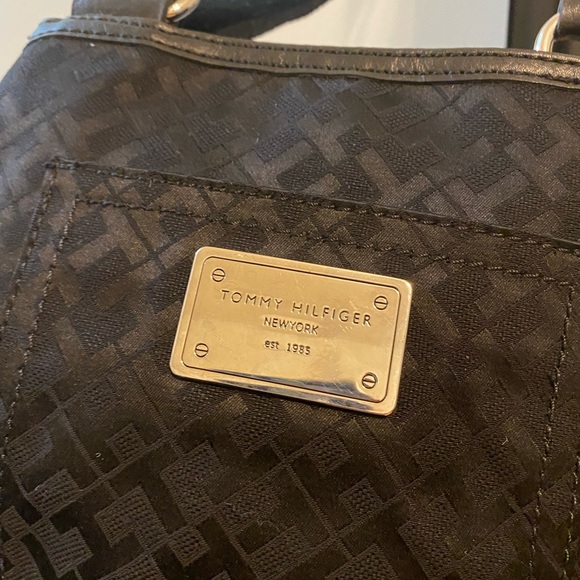 Tommy Hilfiger Bag🤓🤩 - Picture 3 of 5